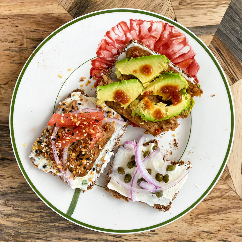 
                  
                    Load image into Gallery viewer, The Spice Lab Everything + Tomato Seasoning - 4.6 oz. Shaker Jar - 7118
                  
                